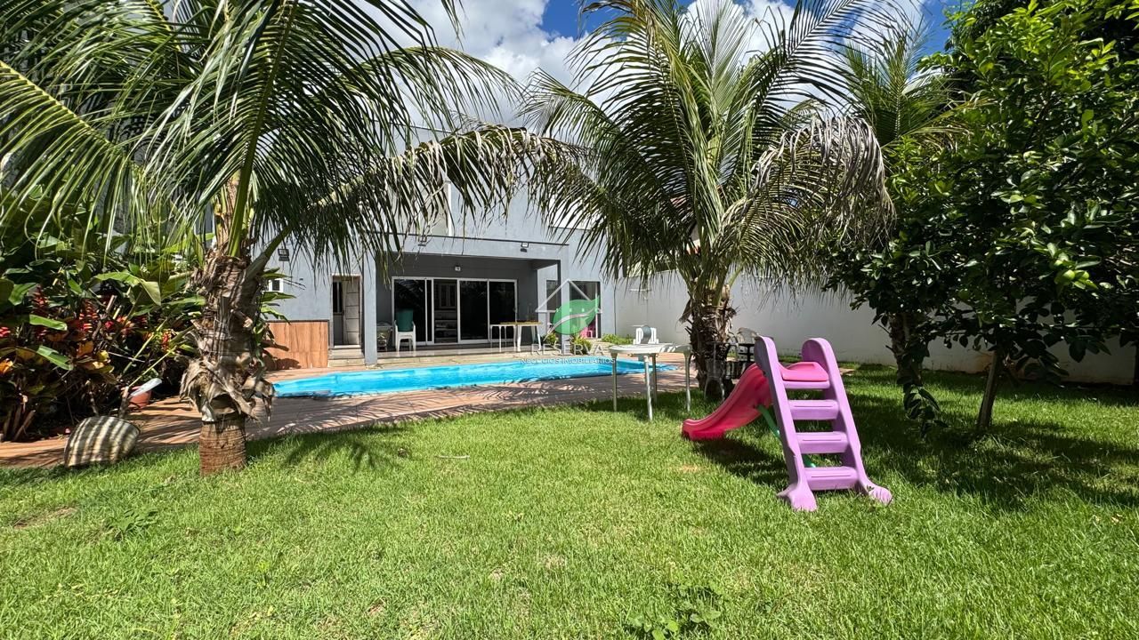 Sobrado de Alto Padrão à Venda na Vila A – Região Nobre, Próximo ao Gramadão
