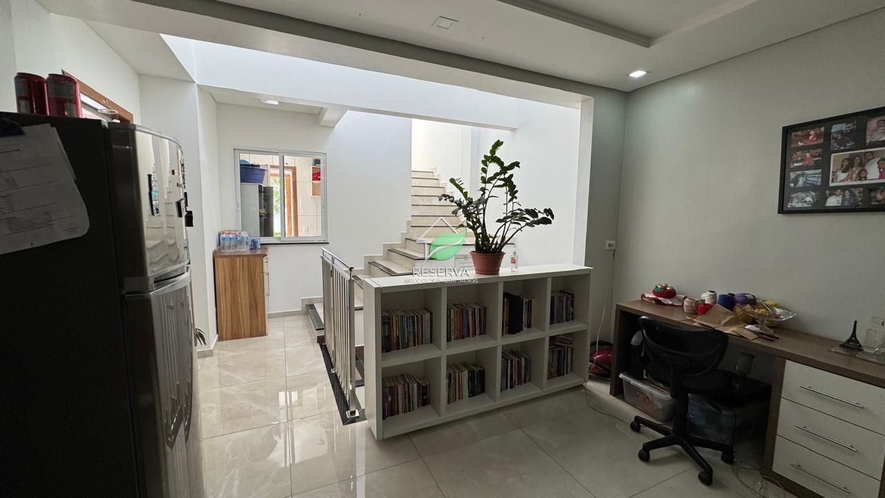 Sobrado de Alto Padrão à Venda na Vila A – Região Nobre, Próximo ao Gramadão