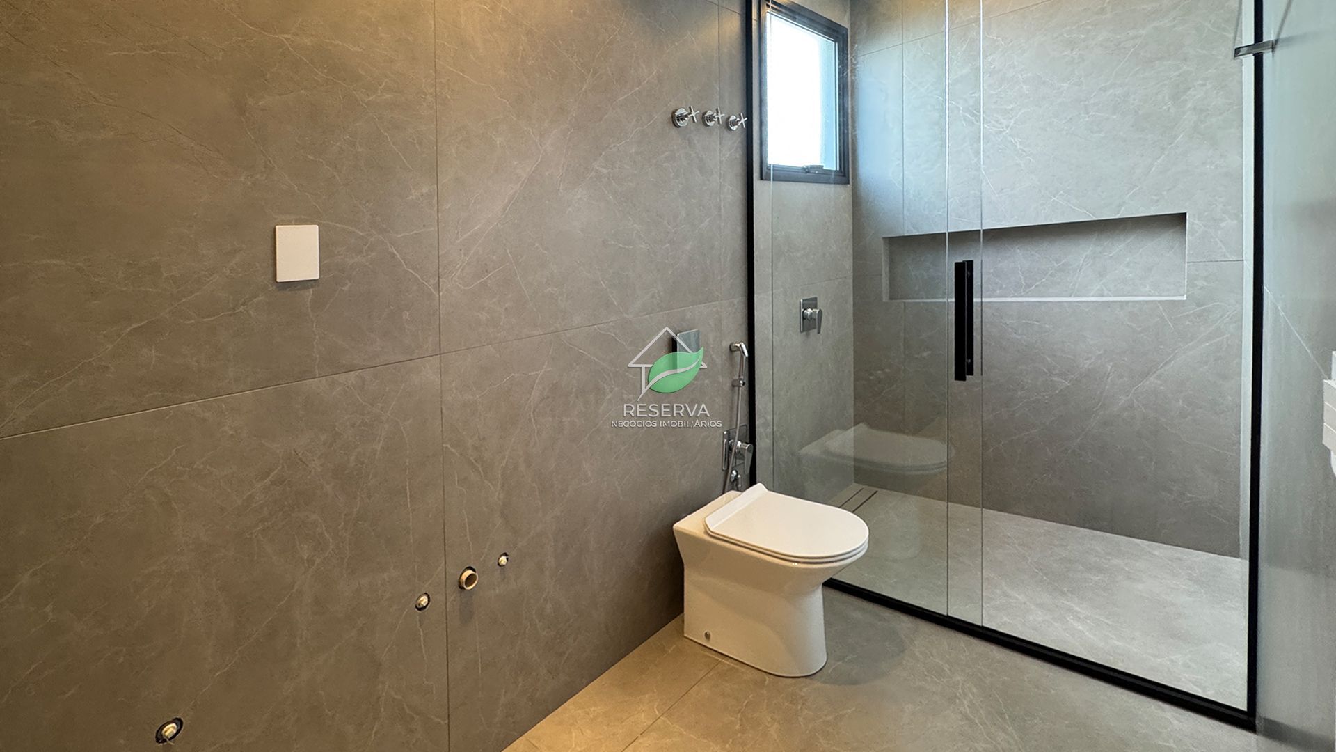 Casa Luxuosa à Venda no Condomínio Safira - Foz do Iguaçu