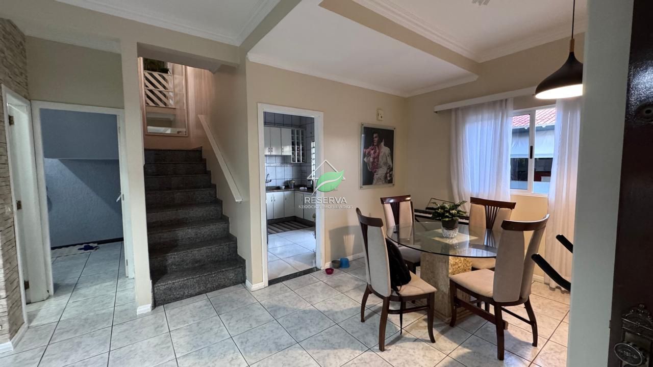 Sobrado amplo e completo no Jardim Lancaster I – R$ 900.000,00