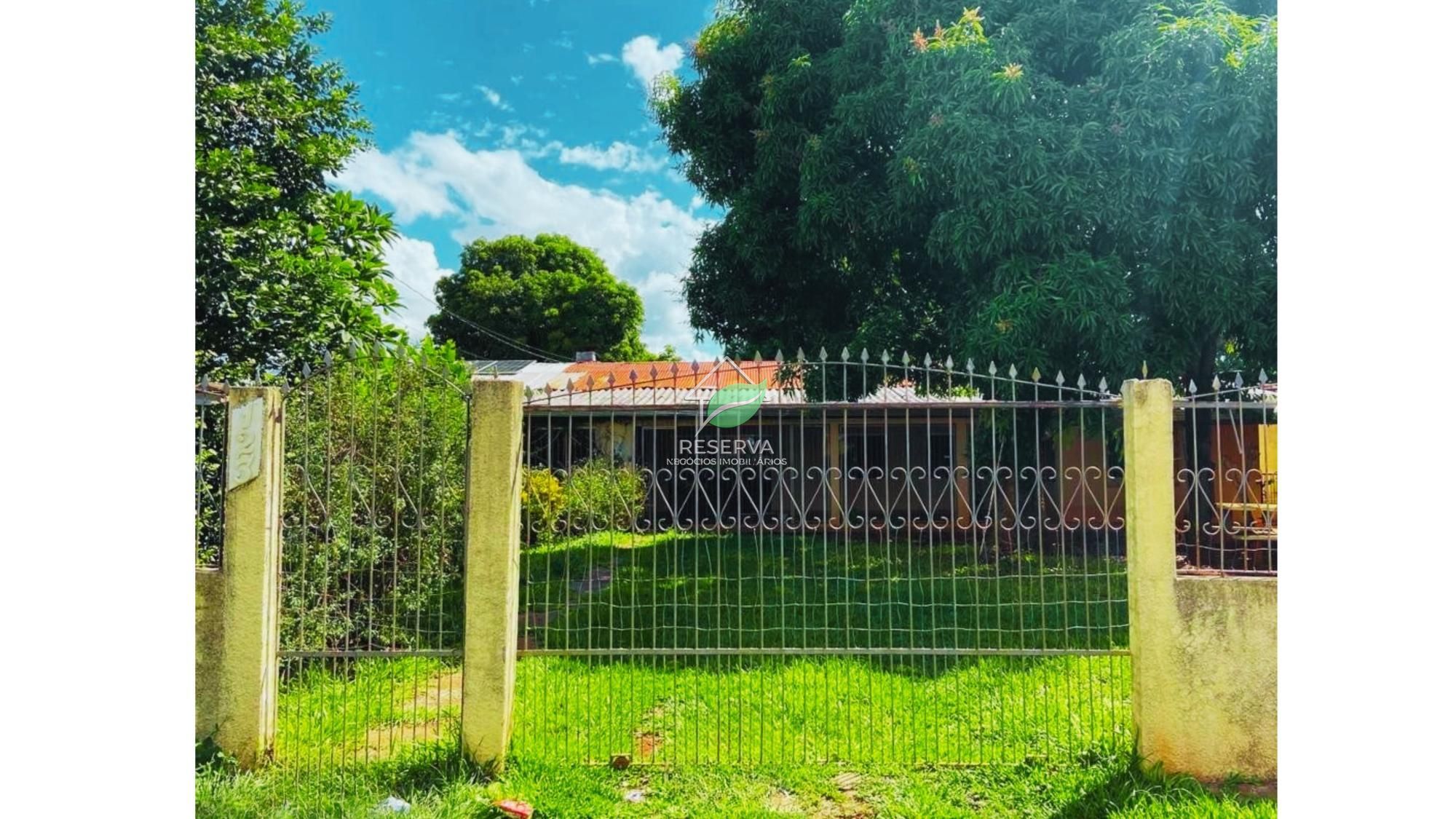 Casa à Venda na Vila C | Amplo Terreno e Excelente Oportunidade