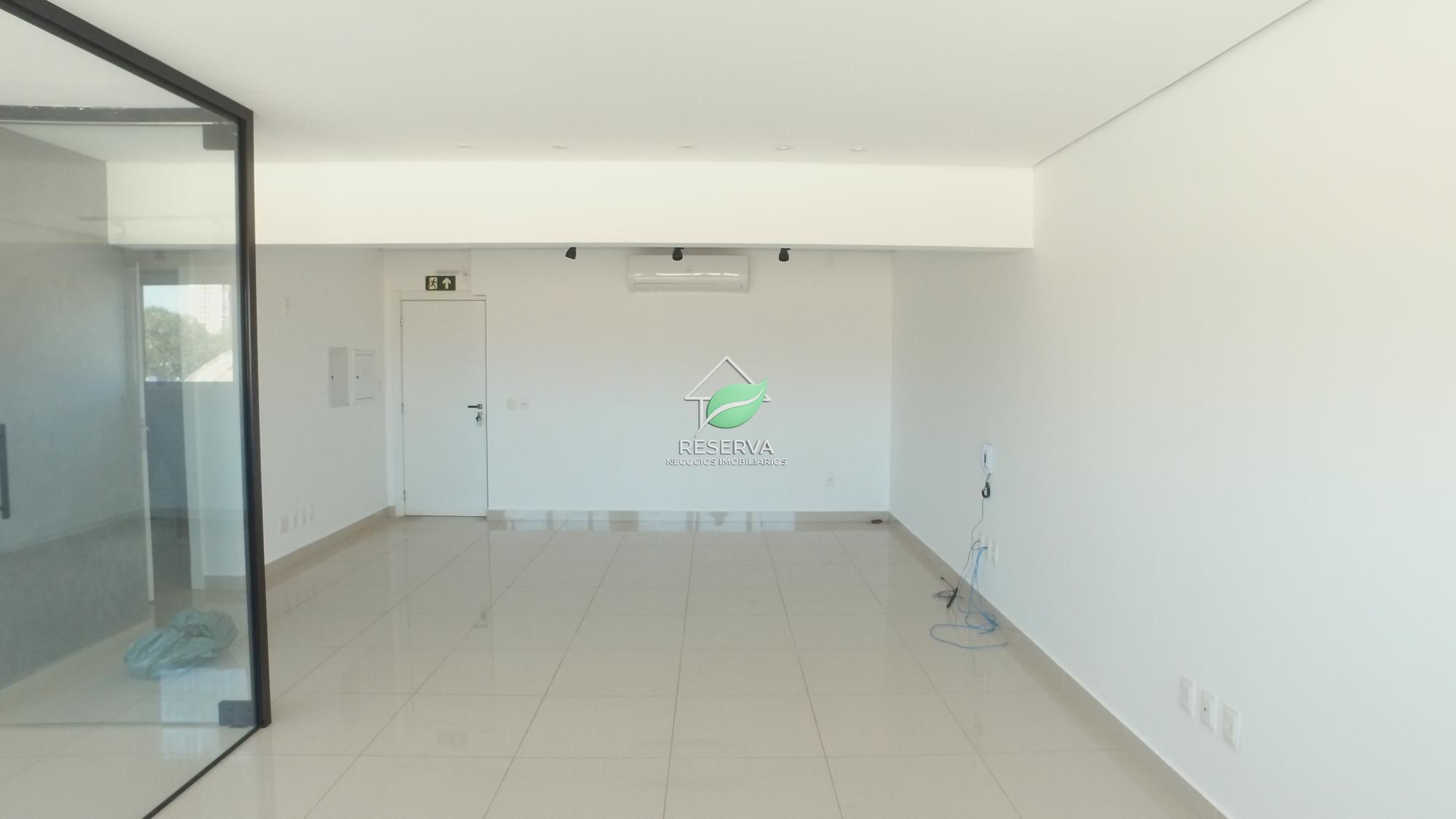 Sala Comercial de 74 m² para Locação — Edifício Novo Iguaçu
