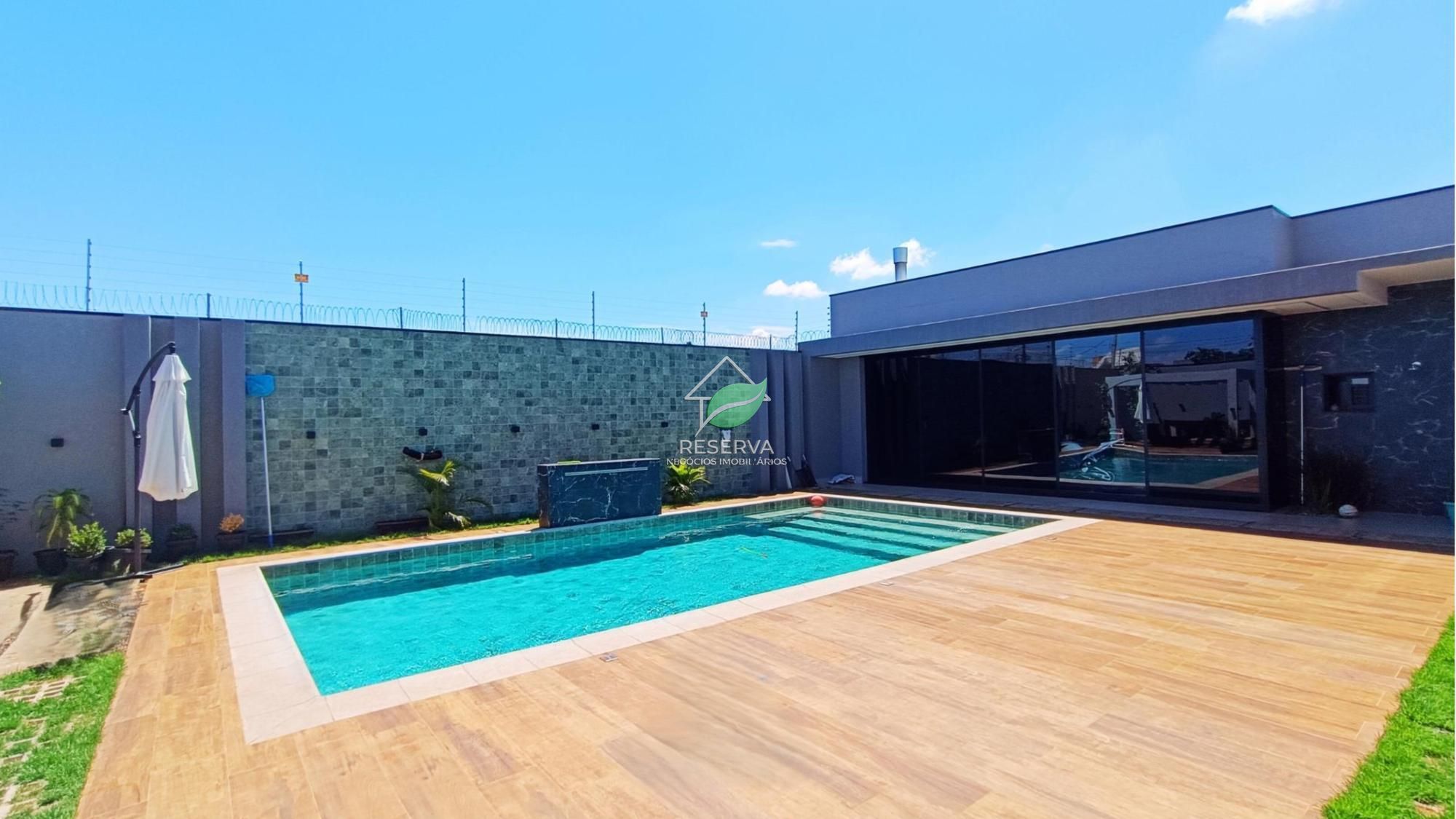 SOBRADO DE ALTO PADRÃO À VENDA NO JARDIM YPÊ IV – FOZ DO IGUAÇU/PR