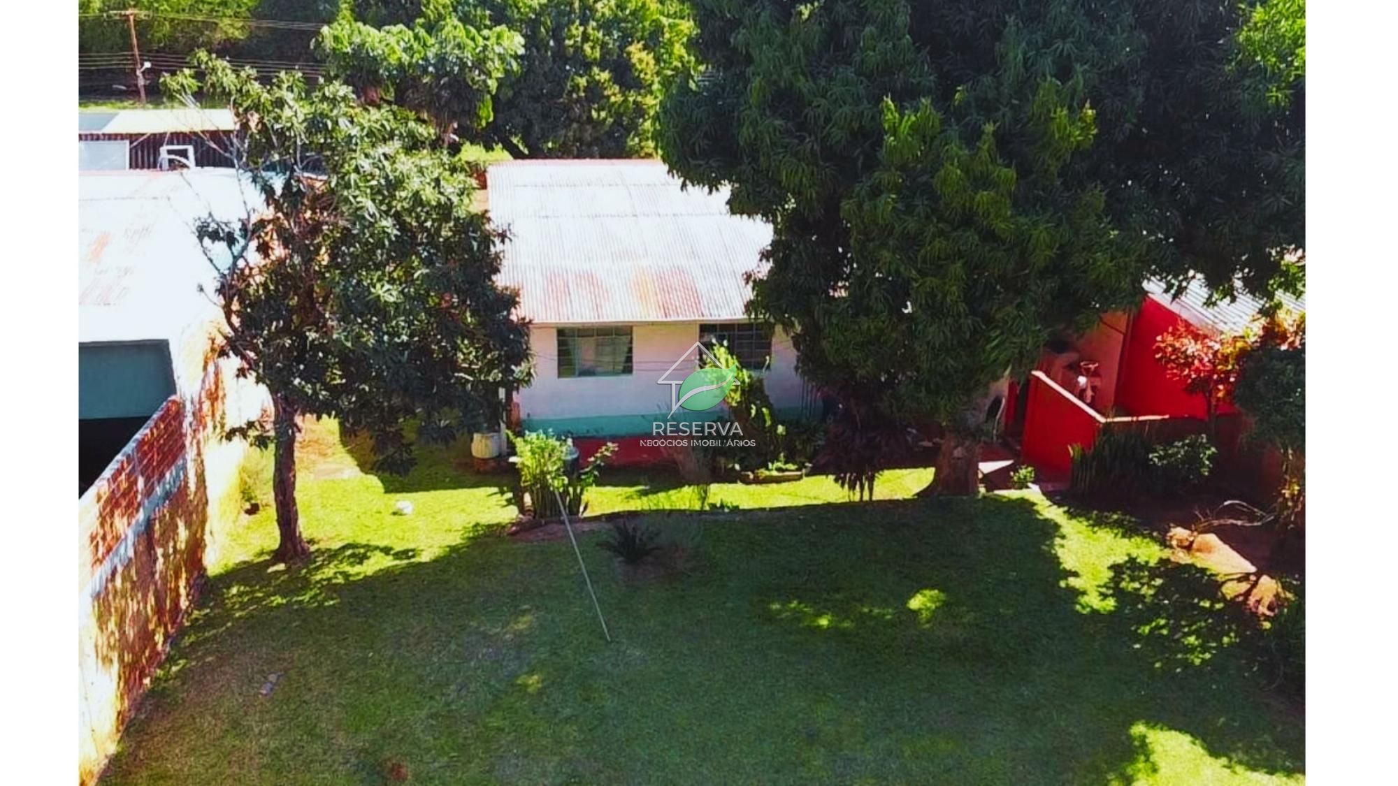 Casa à Venda na Vila C | Amplo Terreno e Espaço para Toda a Família