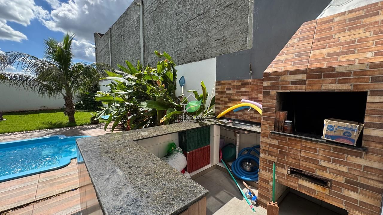 Sobrado de Alto Padrão à Venda na Vila A – Região Nobre, Próximo ao Gramadão