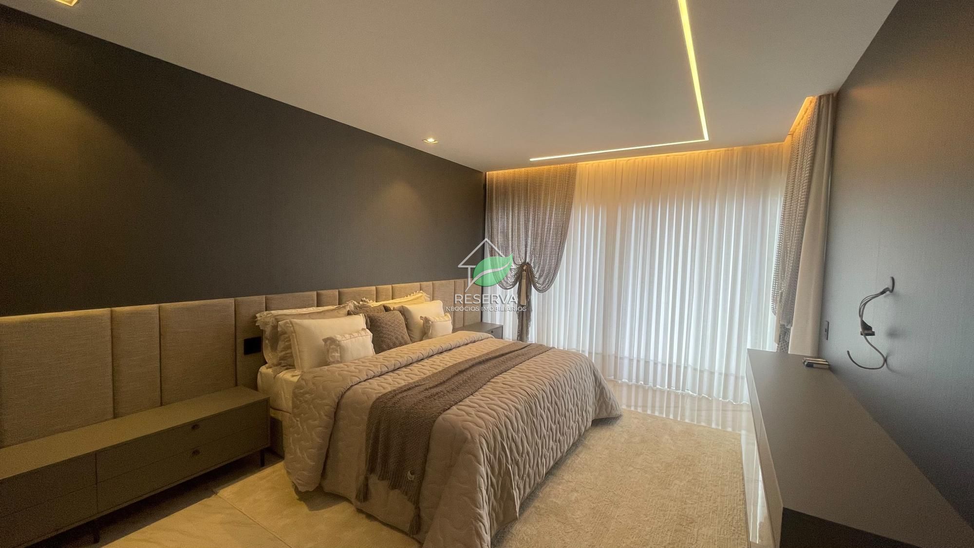 # CASA DE ALTO PADRÃO NO ROYAL FALLS RESIDENCE & RESORT