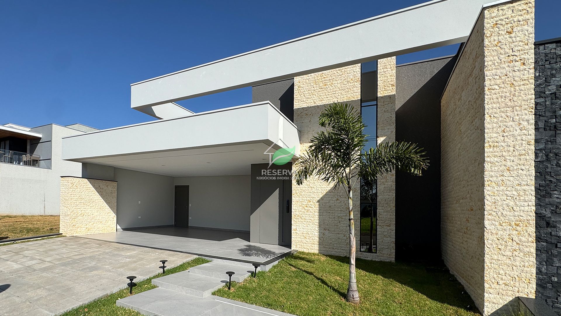 Casa Elegante de Alto Padrão à Venda no Condomínio Safira - Foz do Iguaçu