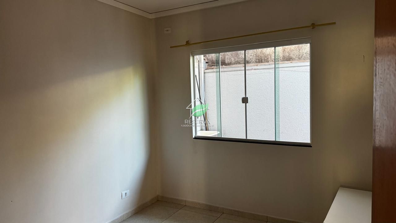 CASA MOBILIADA À VENDA NA REGIÃO DA VILA A – JD. CANADÁ ??