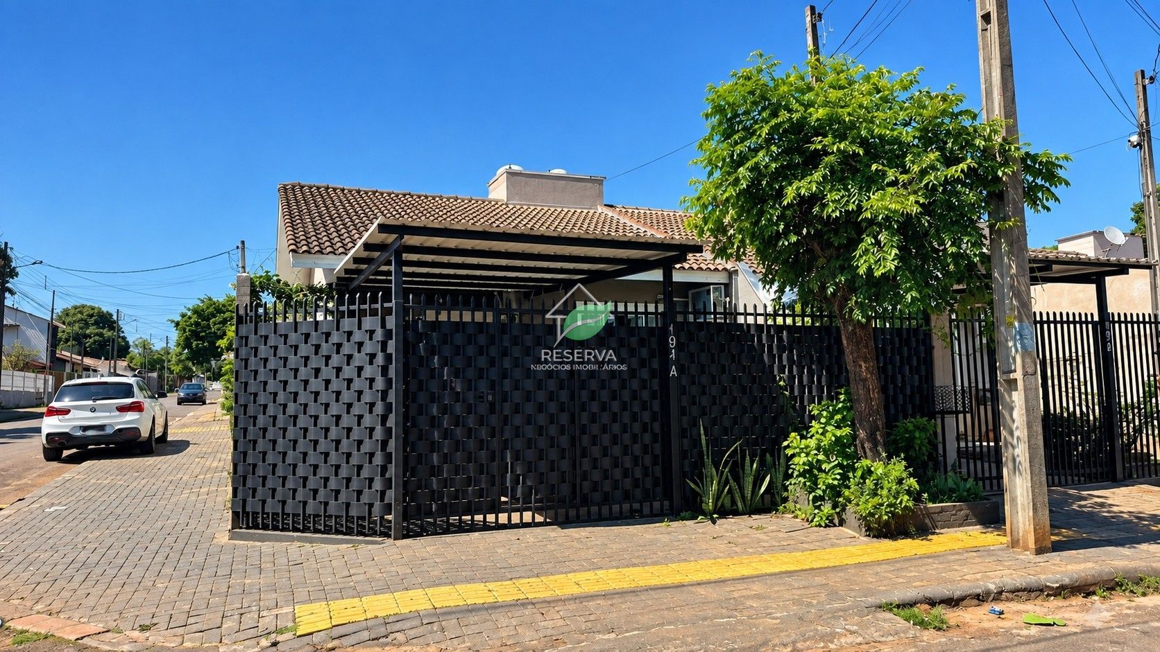 CASA DE ESQUINA PARA ALUGUEL — MORUMBI 3**