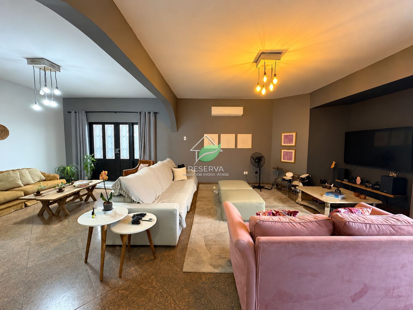 APARTAMENTO AMPLO NO CENTRO DE FOZ DO IGUAÇU — 206 M² PRIVATIVOS