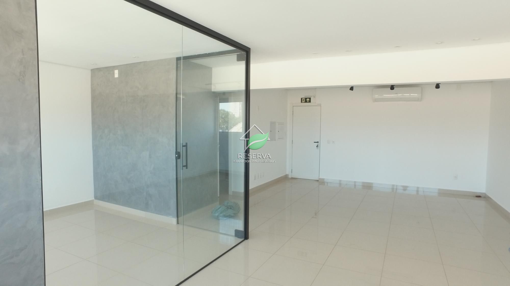 Sala Comercial de 74 m² para Locação — Edifício Novo Iguaçu