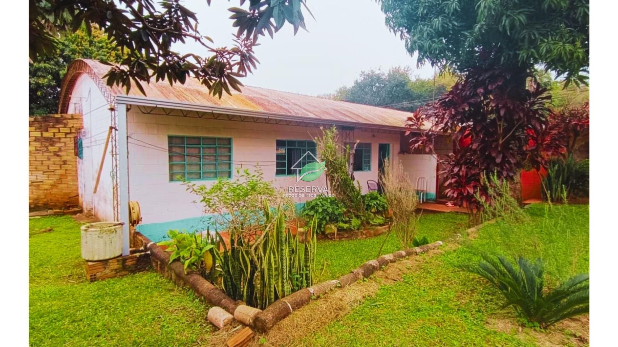Casa à Venda na Vila C | Amplo Terreno e Espaço para Toda a Família