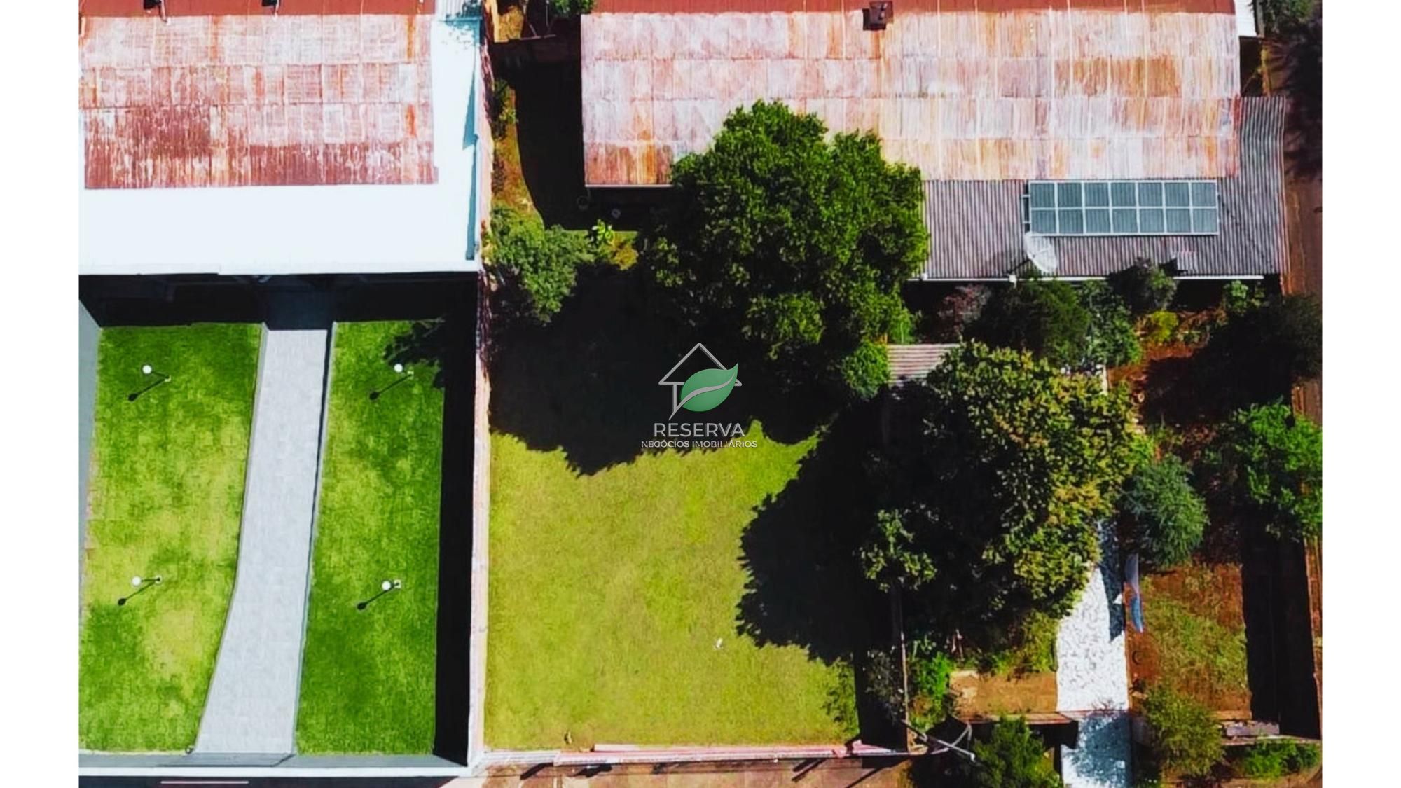 Casa à Venda na Vila C | Amplo Terreno e Espaço para Toda a Família