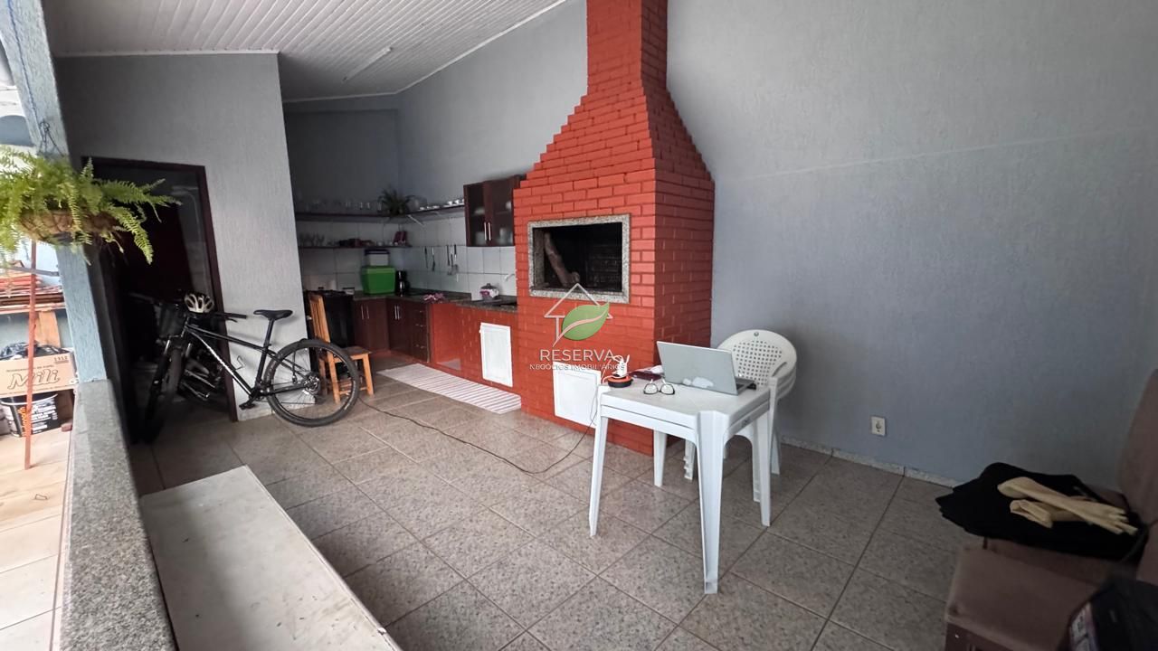 Sobrado amplo e completo no Jardim Lancaster I – R$ 900.000,00