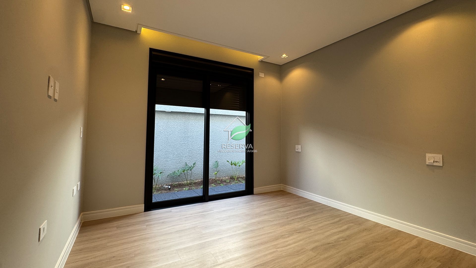 Casa Luxuosa à Venda no Condomínio Safira - Foz do Iguaçu