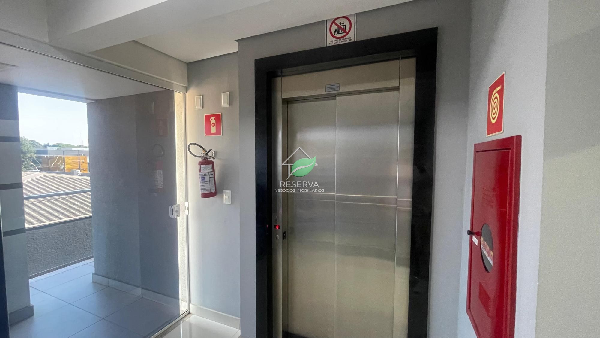 Sala Comercial de 74 m² para Locação — Edifício Novo Iguaçu