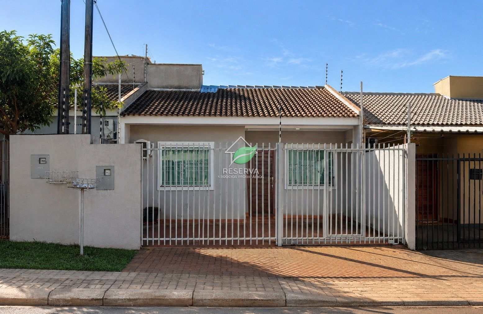 CASA MOBILIADA À VENDA NA REGIÃO DA VILA A – JD. CANADÁ ??