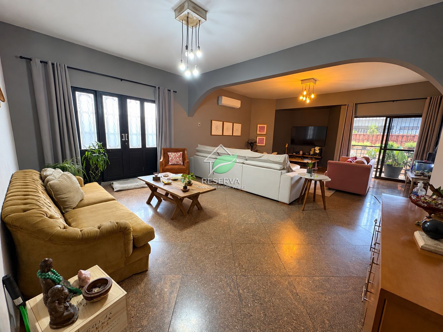 APARTAMENTO AMPLO NO CENTRO DE FOZ DO IGUAÇU — 206 M² PRIVATIVOS