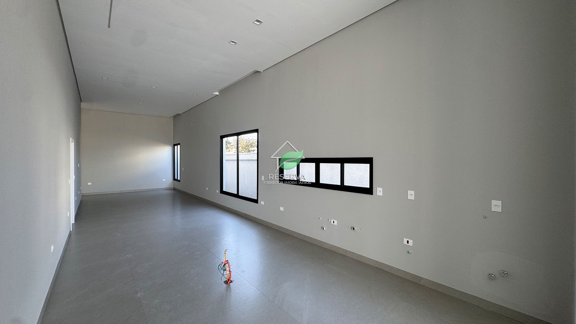 Casa Elegante de Alto Padrão à Venda no Condomínio Safira - Foz do Iguaçu