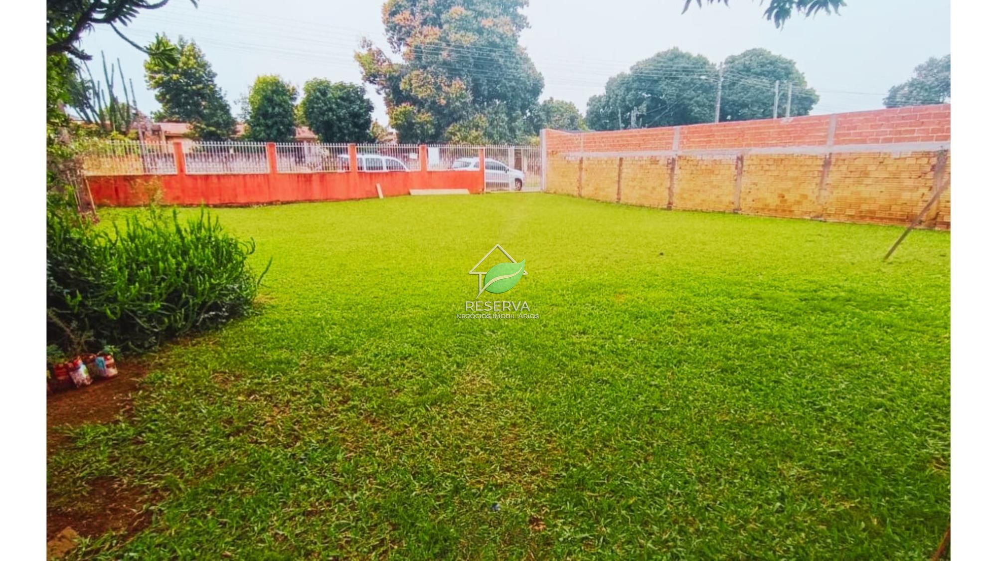 Casa à Venda na Vila C | Amplo Terreno e Espaço para Toda a Família