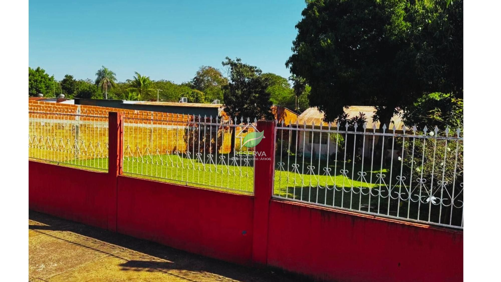 Casa à Venda na Vila C | Amplo Terreno e Espaço para Toda a Família