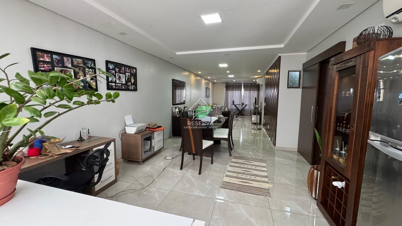 Sobrado de Alto Padrão à Venda na Vila A – Região Nobre, Próximo ao Gramadão