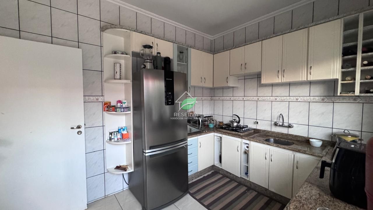 Sobrado amplo e completo no Jardim Lancaster I – R$ 900.000,00