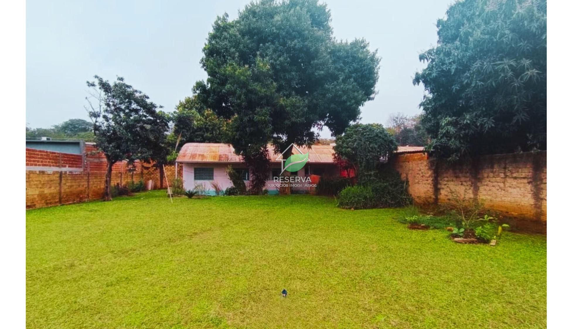 Casa à Venda na Vila C | Amplo Terreno e Espaço para Toda a Família