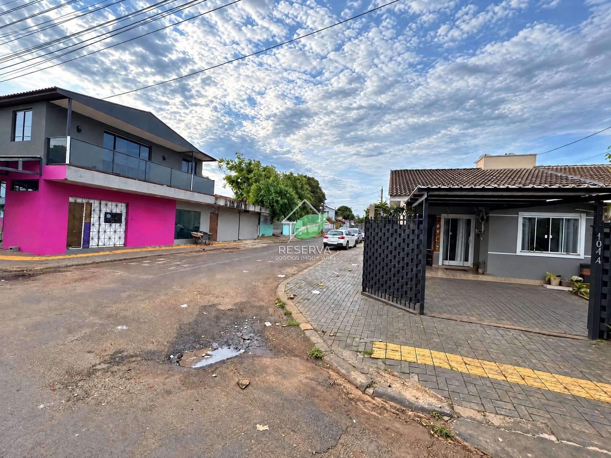CASA DE ESQUINA PARA ALUGUEL — MORUMBI 3**