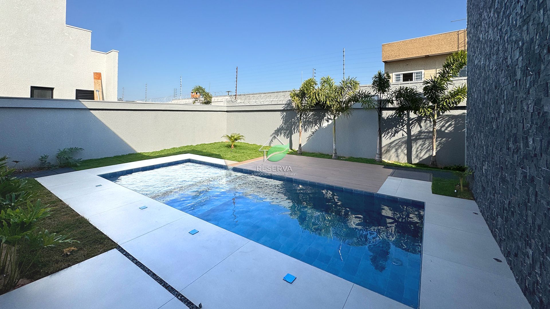 Casa Luxuosa à Venda no Condomínio Safira - Foz do Iguaçu