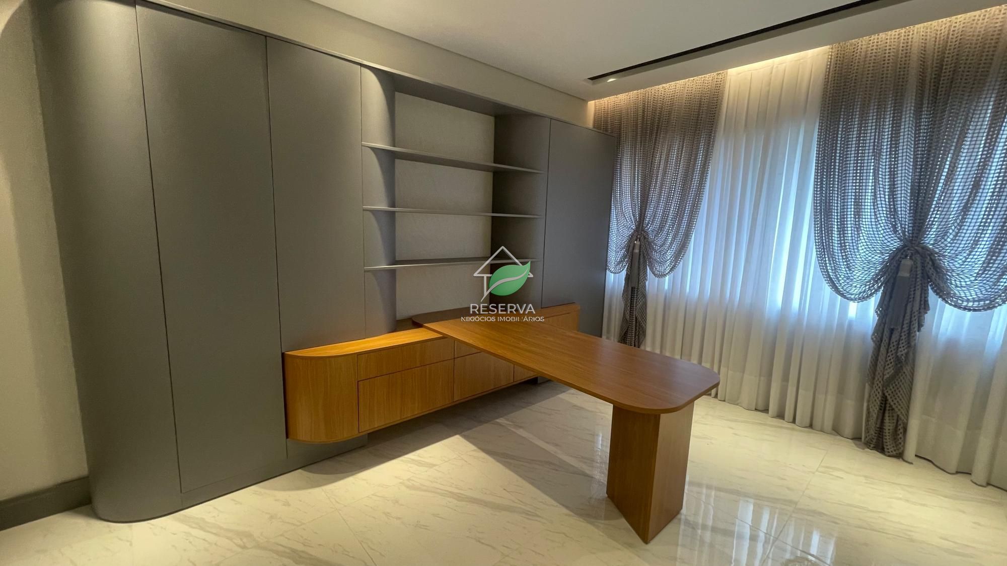 # CASA DE ALTO PADRÃO NO ROYAL FALLS RESIDENCE & RESORT