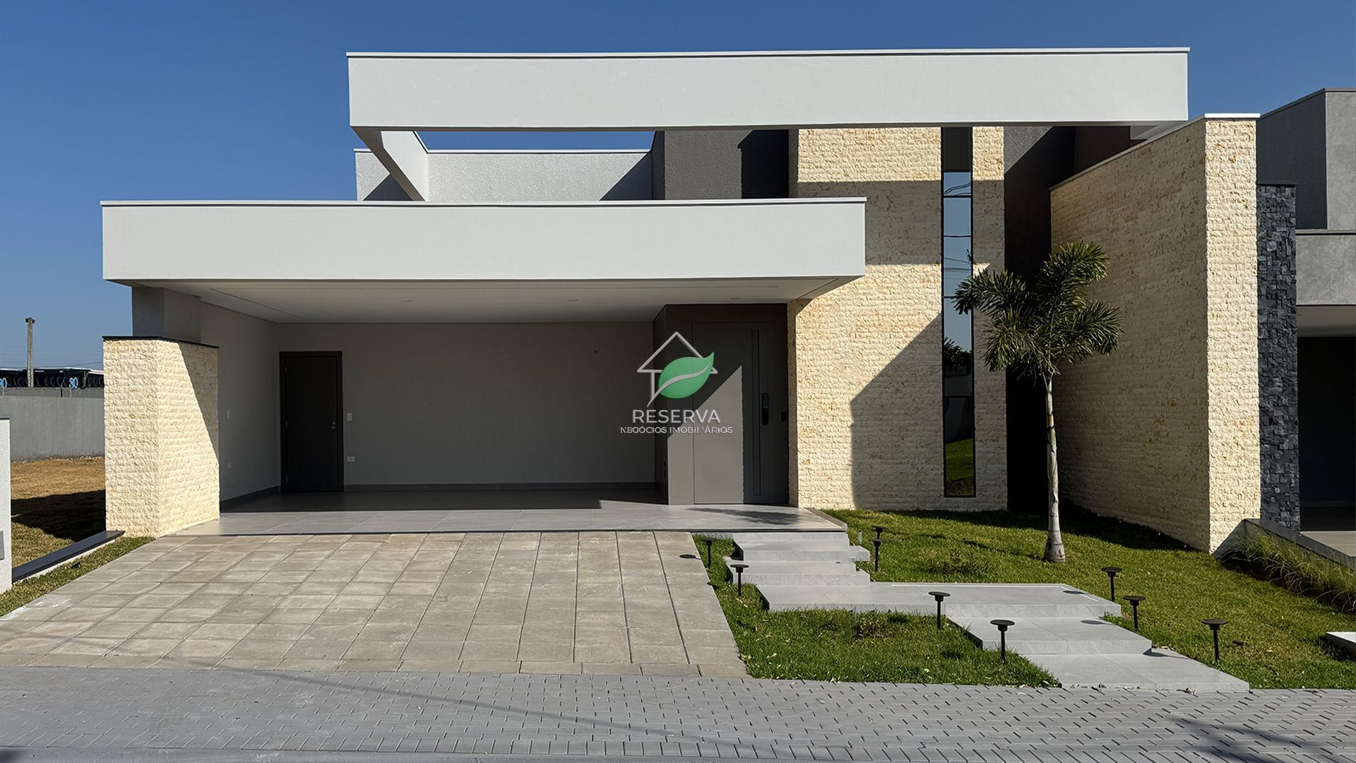 Casa Elegante de Alto Padrão à Venda no Condomínio Safira - Foz do Iguaçu