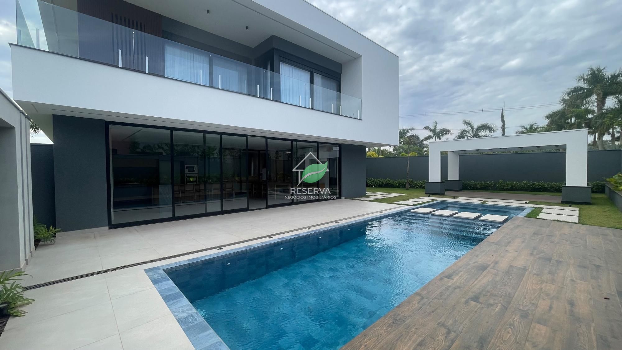# CASA DE ALTO PADRÃO NO ROYAL FALLS RESIDENCE & RESORT