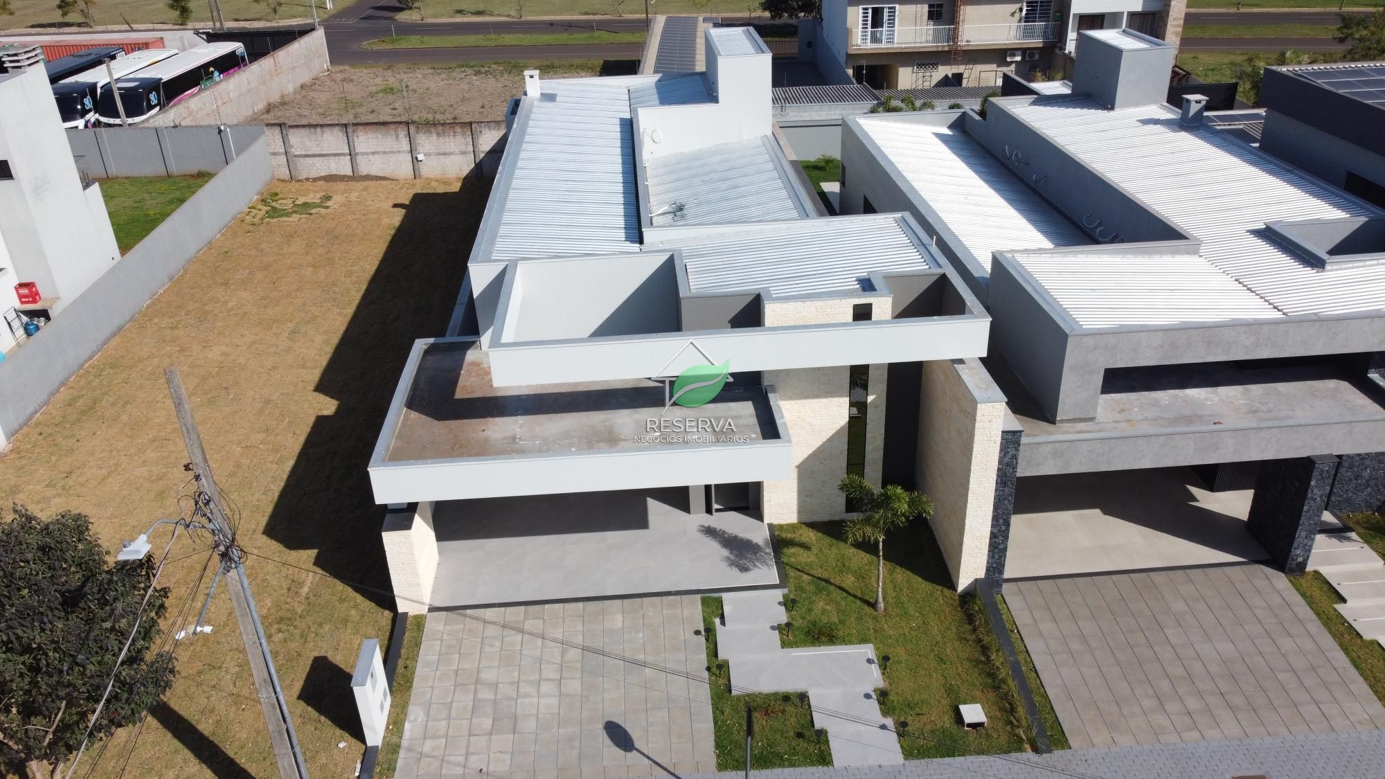 Casa Elegante de Alto Padrão à Venda no Condomínio Safira - Foz do Iguaçu