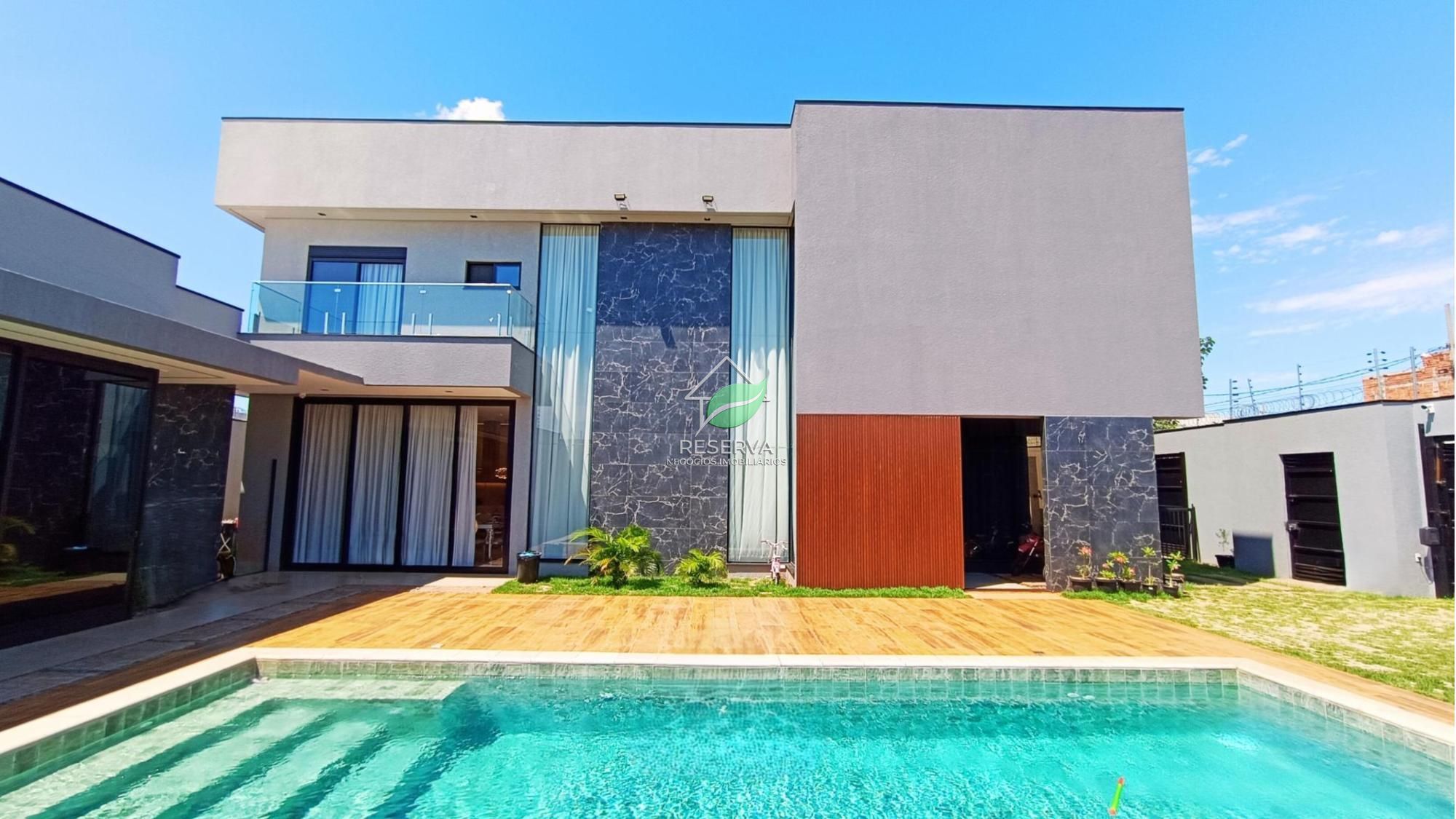 SOBRADO DE ALTO PADRÃO À VENDA NO JARDIM YPÊ IV – FOZ DO IGUAÇU/PR