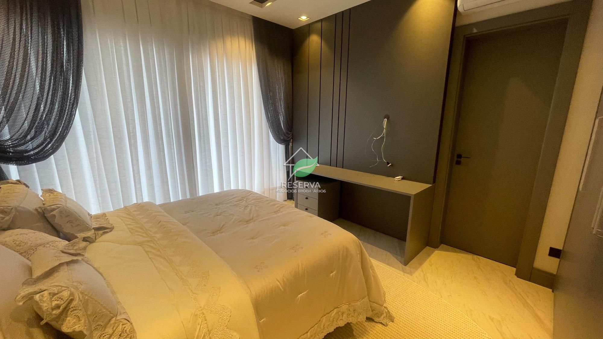 # CASA DE ALTO PADRÃO NO ROYAL FALLS RESIDENCE & RESORT