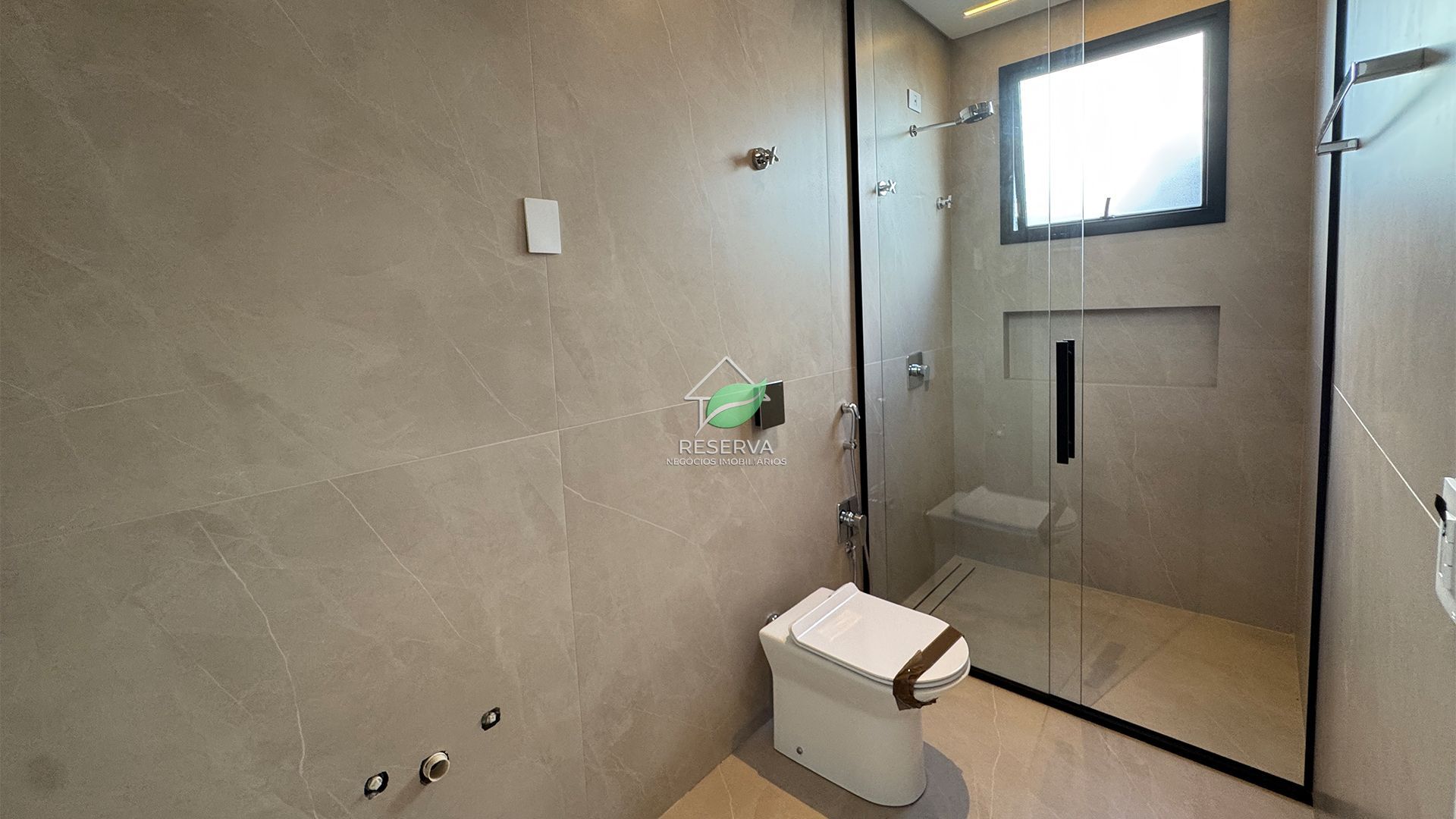 Casa Luxuosa à Venda no Condomínio Safira - Foz do Iguaçu