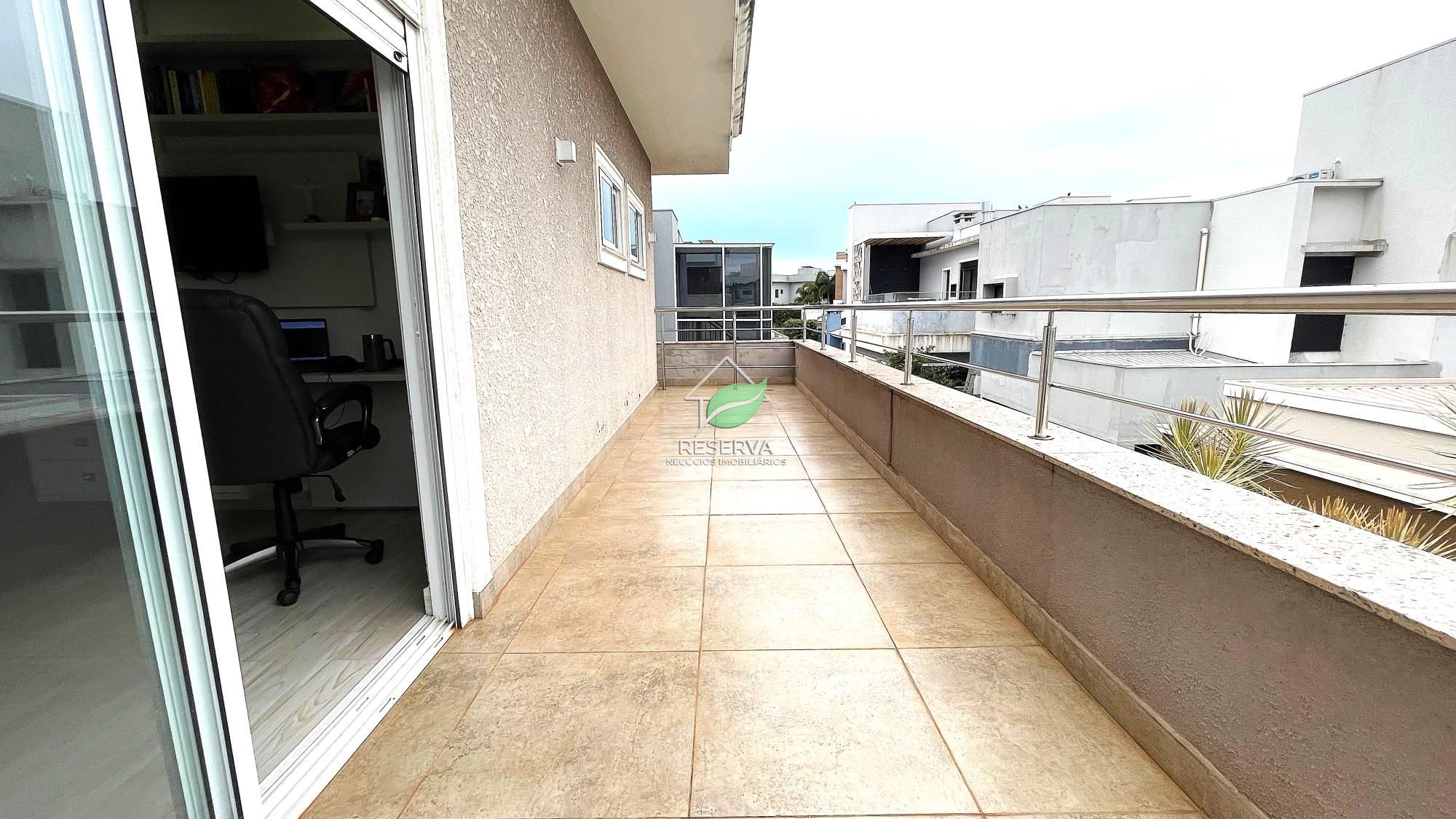 Sobrado disponível para venda e locação no Condomínio Terras Alpha II