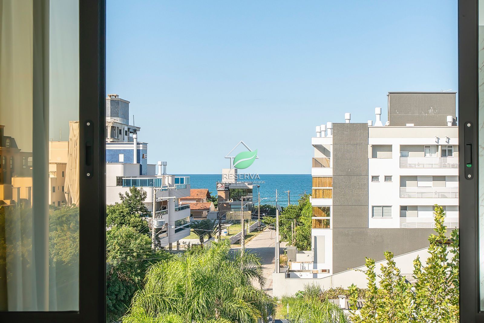 Sua Cobertura dos Sonhos em Mariscal – A Apenas 250Metros do Mar!