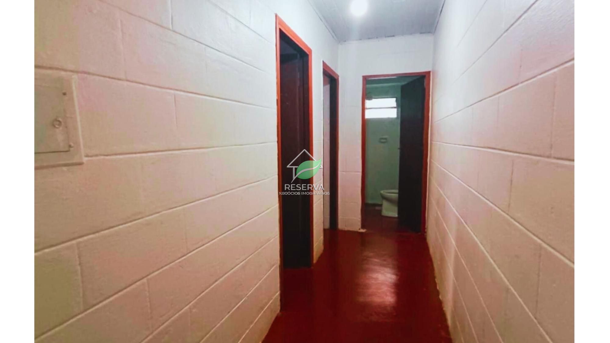 Casa à Venda na Vila C | Amplo Terreno e Espaço para Toda a Família