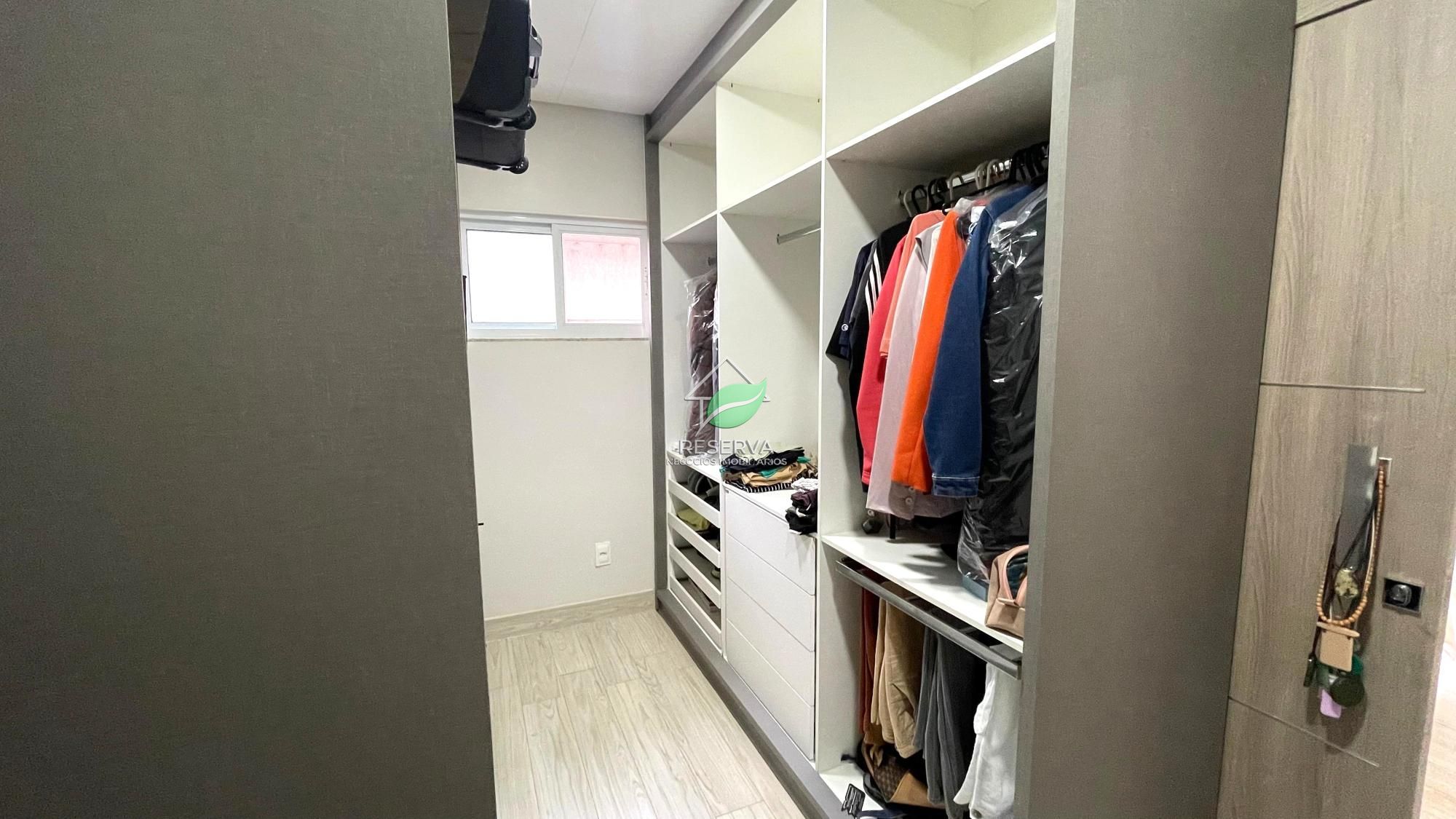 Sobrado disponível para venda e locação no Condomínio Terras Alpha II