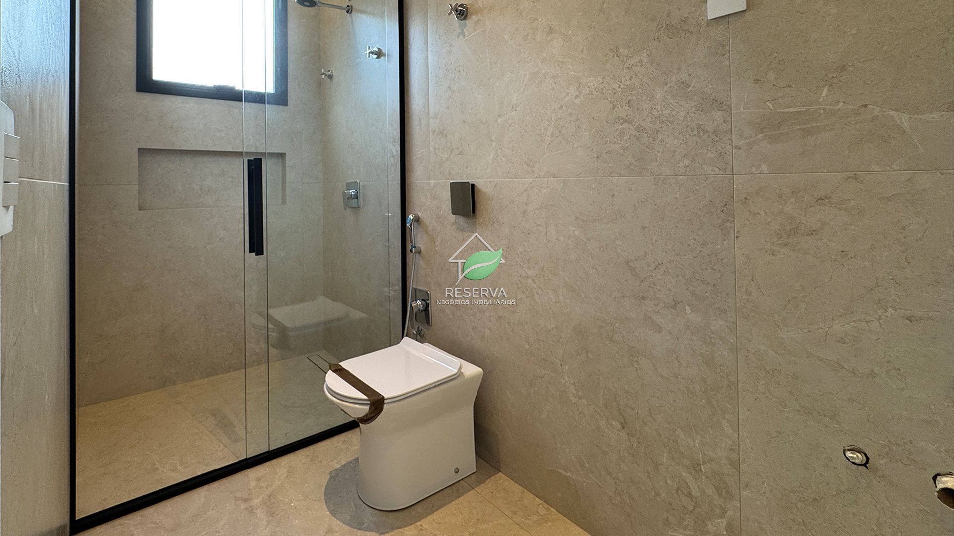 Casa Luxuosa à Venda no Condomínio Safira - Foz do Iguaçu