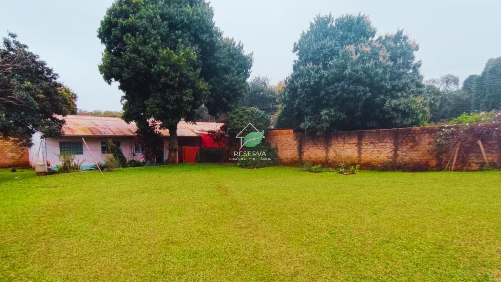 Casa à Venda na Vila C | Amplo Terreno e Espaço para Toda a Família