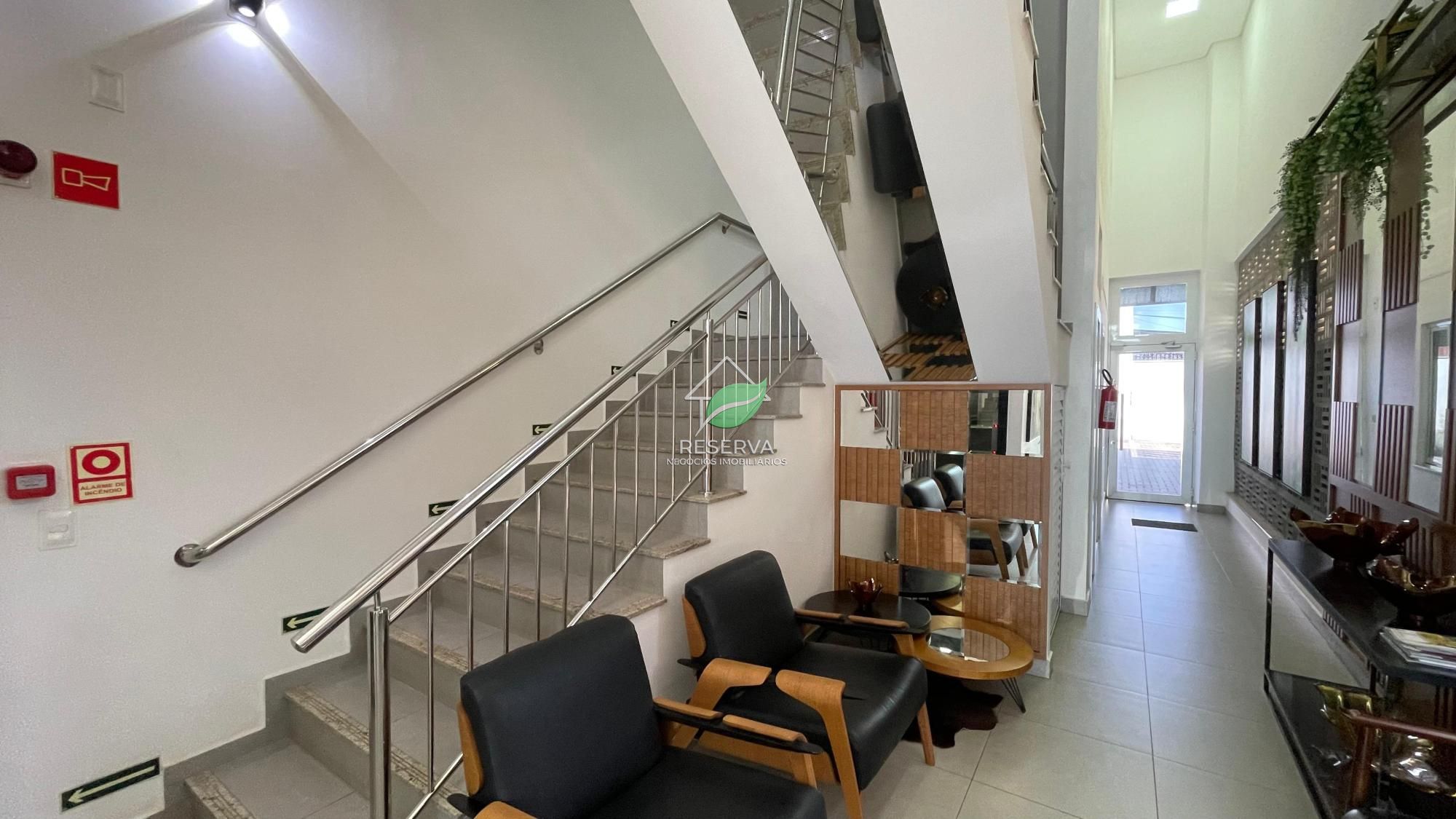 Sala Comercial de 74 m² para Locação — Edifício Novo Iguaçu