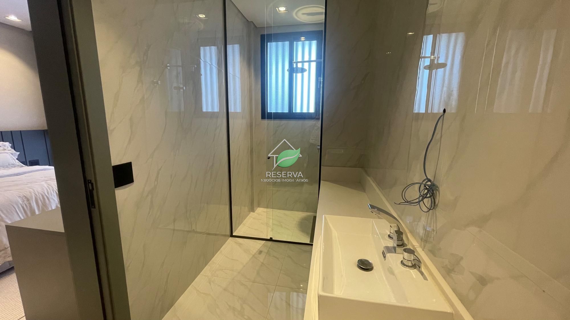 # CASA DE ALTO PADRÃO NO ROYAL FALLS RESIDENCE & RESORT