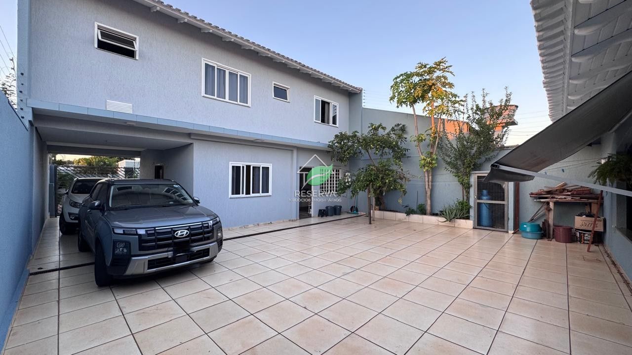 Sobrado amplo e completo no Jardim Lancaster I – R$ 900.000,00