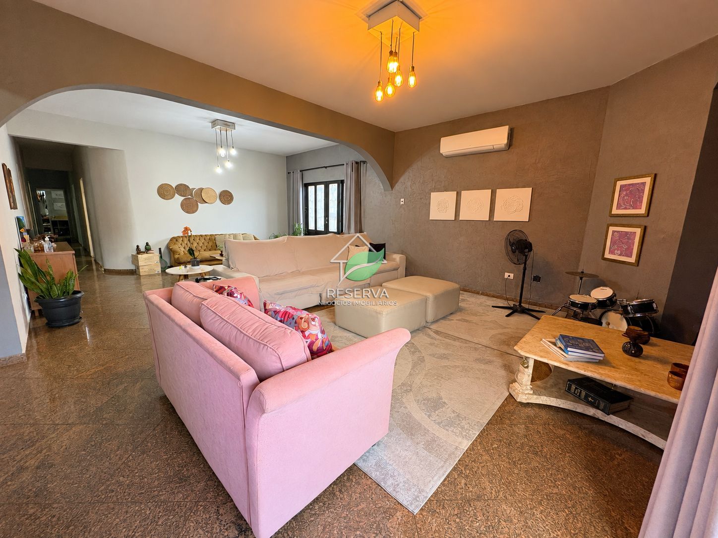 APARTAMENTO AMPLO NO CENTRO DE FOZ DO IGUAÇU — 206 M² PRIVATIVOS