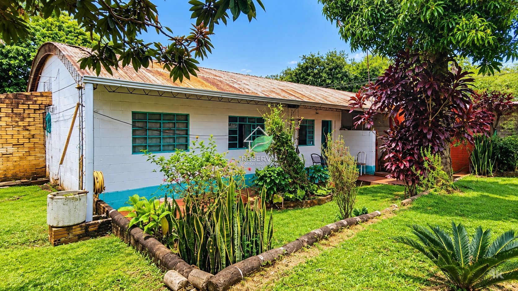 Casa à Venda na Vila C | Amplo Terreno e Espaço para Toda a Família