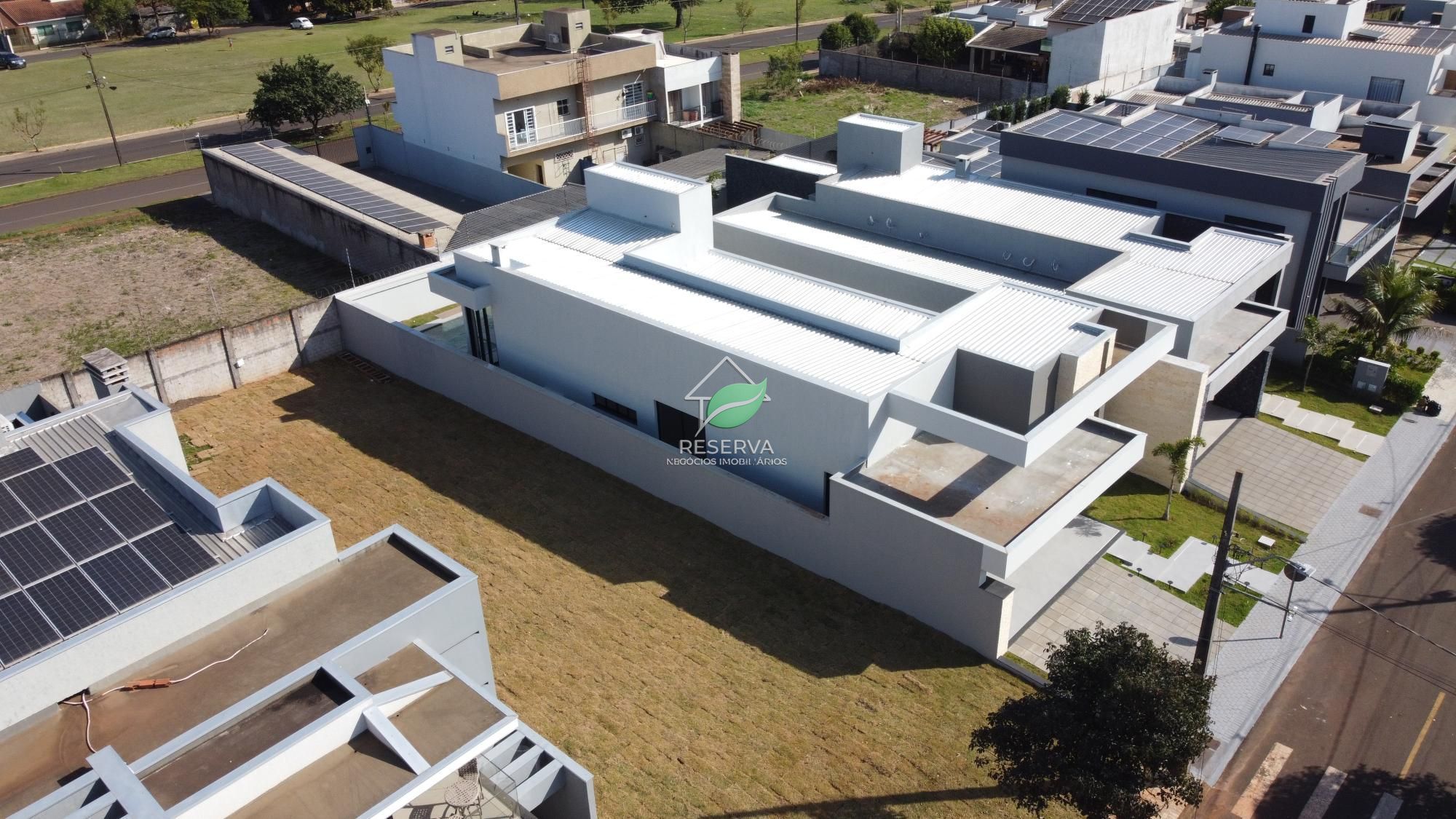 Casa Elegante de Alto Padrão à Venda no Condomínio Safira - Foz do Iguaçu