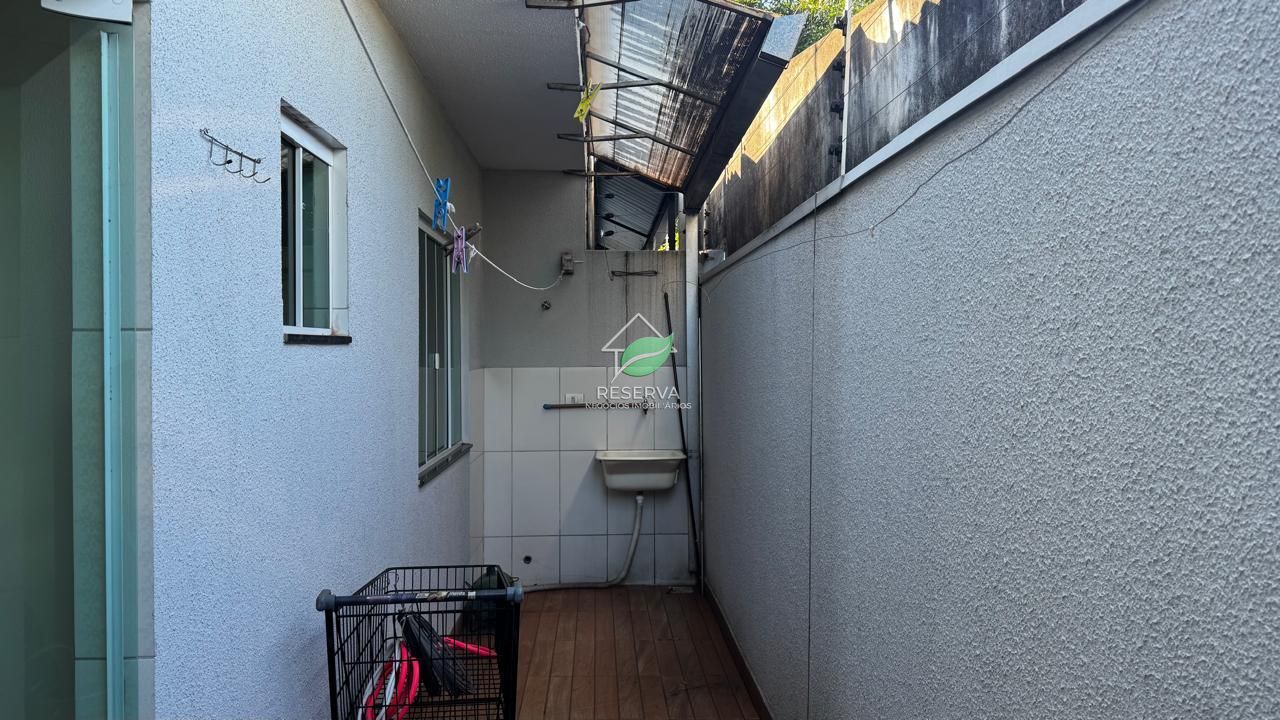 CASA MOBILIADA À VENDA NA REGIÃO DA VILA A – JD. CANADÁ ??